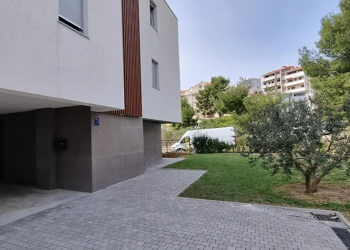 With Parking Space - Split - 22298 Apartman Podstrana
